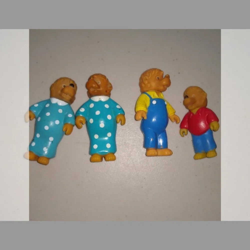 Berenstain Bears: Mama. Papa & Brother figurines x 4 Used